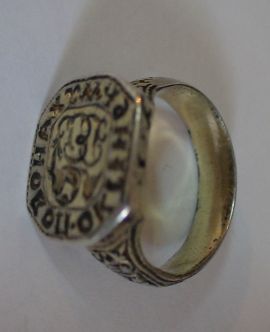 Перстень-печатка женский
